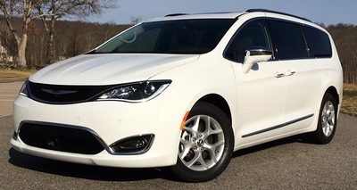 2017 Chrysler Pacifica Touring L Plus (select to view enlarged photo)