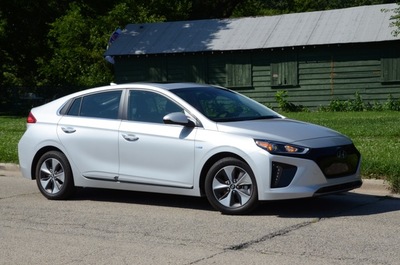 2017 Hyundai Ioniq Electric (select to view enlarged photo)