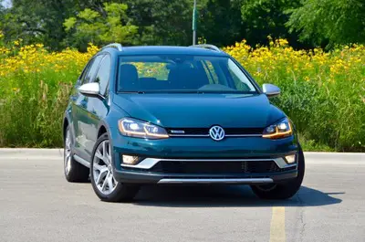 2018 Volkswagen Golf Alltrack (select to view enlarged photo)