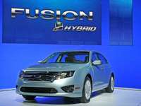 2010 Ford Fusion Hybrid Review - A Serious Hybrid From Detroit