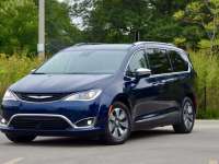 2019 Chrysler Pacifica Americas Minivan Hybrid and Not +VIDEO Review By Larry Nutson - It's E15 Approved